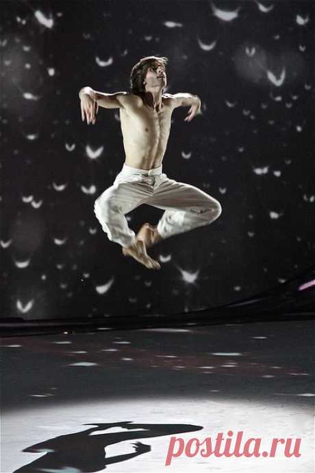 Artem Ovcharenko (Bolshoi Ballet)