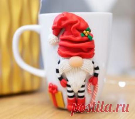 Как задекорировать кружку фигуркой новогоднего гномика из полимерной глины своими руками фото-мастер-класс от Леонардо