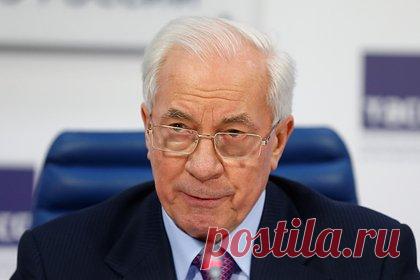 Экс-премьер Украины обвинил Киев в краже 100 миллиардов долларов иностранной помощи