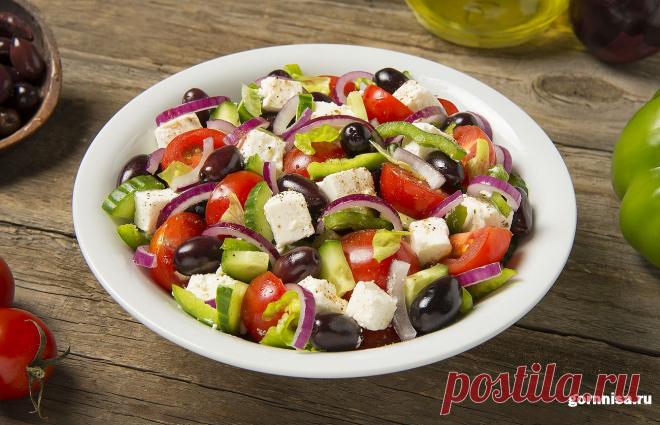 Классический рецепт греческого салата - ГОРНИЦА Классический рецепт греческого салата. Такой салат уместен в любое время, в любом меню. Будет хорош в виде гарнира, например к отбивным