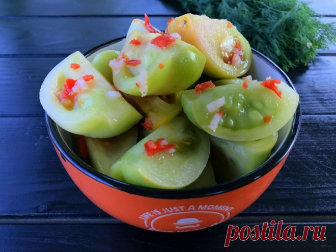 Вкусные зеленые помидоры в острой ароматной заливке