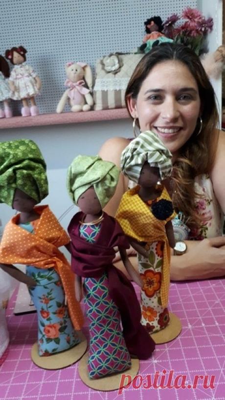 Стройные статуэтки негритяночки.