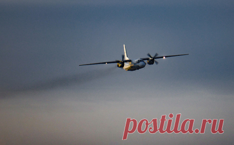 Ан-26 экстренно сел в Иркутской области из-за датчика утечки масла. В Иркутской области аварийную посадку совершил пассажирский самолет, выполнявший рейс Иркутск — село Ербогачён, на нем сработала сигнализация падения уровня масла и утечки в левом двигателе.