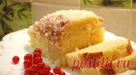 #Кекс
Кекс с лимонной заливкой
Ингредиенты:
Яйца — 3 шт. 
Кефир или несладкий питьевой йогурт — 300 мл 
Масло сливочное 82,5 % — 100 г
Сахарный песок — 230-240 г
Пшеничная мука высшего сорта — 300-310 г
Разрыхлитель — 1 пакетик (10 г)
Ванилин — 1 пакетик (опционально)
Соль — 1 щепотка 
Для заливки:
Лимон, перемолотый с сахаром — 2 ст. л.
Сахарная пудра — около 4 ст. л. со средней горкой
Приготовление:
1. Включите духовку и нагрейте ее до цифры 3,5 (180 °С).
2. В отдельные емкости отм