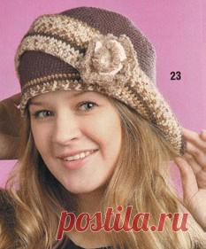 Вязаная крючком шляпка с отворотом
