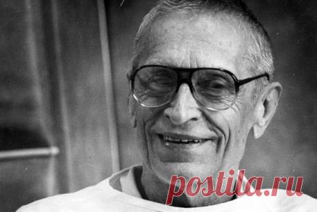 Академик Амосов Николай Михайлович
Из книги "Раздумья о здоровье":
"1. В большинстве болезней виновата не природа, не общество, а только сам человек. Чаще всего он болеет от лени и жадности, но иногда и от неразумности.
Показать полностью…