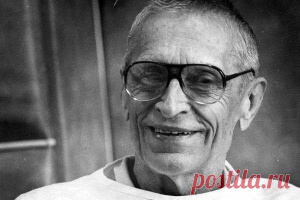 Академик Амосов Николай Михайлович 
Из книги 