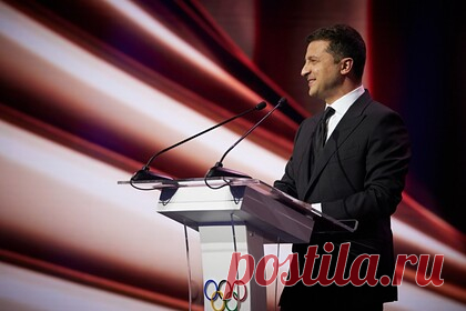 Зеленский захотел провести Олимпиаду на Украине. Президент Украины Владимир Зеленский захотел провести в стране Олимпиаду. «Я считаю, что наша страна заслужила проведение Олимпийских игр, — сказал Зеленский. — Тяжелоатлеты говорят, что поднять вес сложно, легко не пробовать. Я понимаю, что это будет сложно реализовать, но мы постараемся».