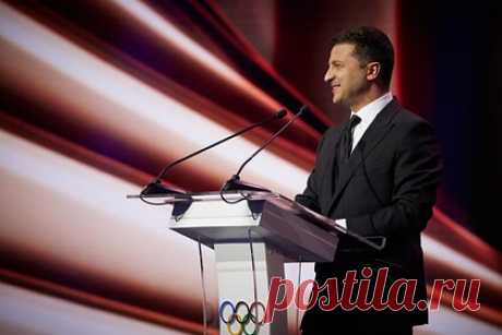 Зеленский захотел провести Олимпиаду на Украине. Президент Украины Владимир Зеленский захотел провести в стране Олимпиаду. «Я считаю, что наша страна заслужила проведение Олимпийских игр, — сказал Зеленский. — Тяжелоатлеты говорят, что поднять вес сложно, легко не пробовать. Я понимаю, что это будет сложно реализовать, но мы постараемся».