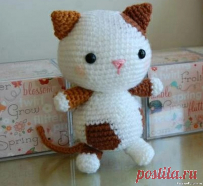 Котенок. Автор: amigurumika Голова: 1 ряд: набрать 2 вп и провязать 6 сбн во вторую от крючка петлю [6]. 2 ряд: * прибавка *. Повторить * 6 раз [12]. 3 ряд: * 1 сбн, прибавка*. Повторить * 6 раз [18]. 4 ряд: * 2 сбн, прибавка*. Повторить * 6 раз [24]. 5 ряд: * 3 сбн, прибавка*. Повторить * 6...