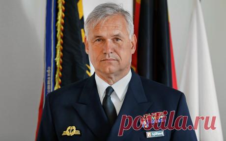 Экс-глава ВМС Германии попал в базу «Миротворца» после слов о Крыме. Бывшего главу Военно-морских сил Германии вице-адмирала Кая-Акима Шенбаха внесли в базу украинского портала «Миротворец» за «участие в попытках легализации оккупации Крыма российскими захватчиками», следует из данных портала.