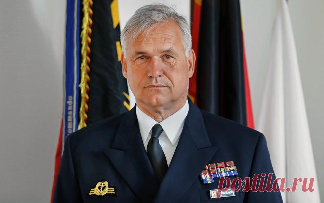 Экс-глава ВМС Германии попал в базу «Миротворца» после слов о Крыме. Бывшего главу Военно-морских сил Германии вице-адмирала Кая-Акима Шенбаха внесли в базу украинского портала «Миротворец» за «участие в попытках легализации оккупации Крыма российскими захватчиками», следует из данных портала.