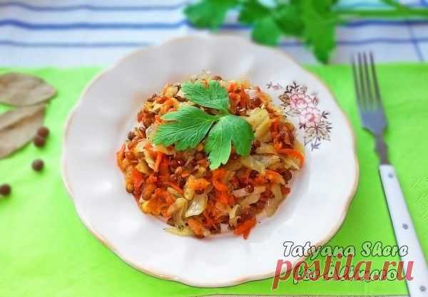 Тушеная капуста с тыквой и чечевицей