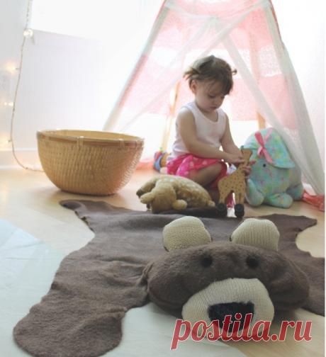 Коврик-медведь своими руками. Отличная идея украсит ваш интерьер.