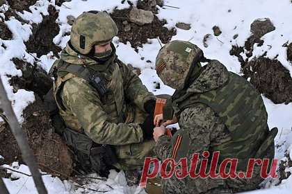 Росгвардия уничтожила 200 взрывоопасных предметов ВСУ под Херсоном и в Запорожье. Росгвардейцы уничтожили более 200 взрывоопасных предметов, склады и боевую технику Вооруженных сил Украины (ВСУ) в Херсонской и Запорожской областях. Военнослужащие инженерно-саперных подразделений нашли гранаты, снаряды, мины, в том числе иностранного производства, а также более двух килограммов тротила.