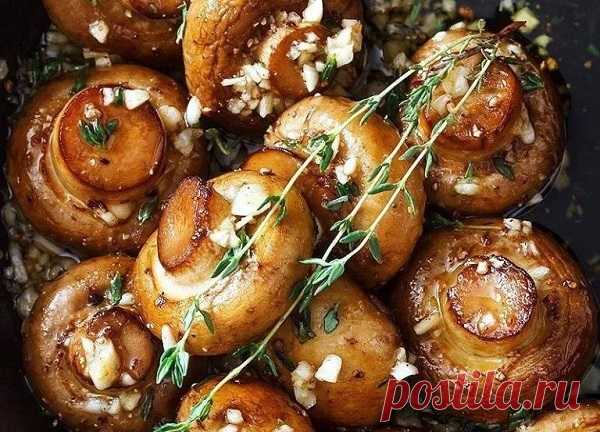 СУПЕР ЗАКУСКА — ЗАПЕЧЁННЫЕ ШАМПИНЬОНЫ В МАСЛЯНО-ЧЕСНОЧНОМ СОУСЕ - Жизнь планеты   СУПЕР ЗАКУСКА — ЗАПЕЧЁННЫЕ ШАМПИНЬОНЫ В МАСЛЯНО-ЧЕСНОЧНОМ СОУСЕ  Этот потрясающий вкус вы не забудете никогда! Ингредиенты: Шампиньоны очищенные — 450 г Сливочное масло — 55 г Растительное масло — …