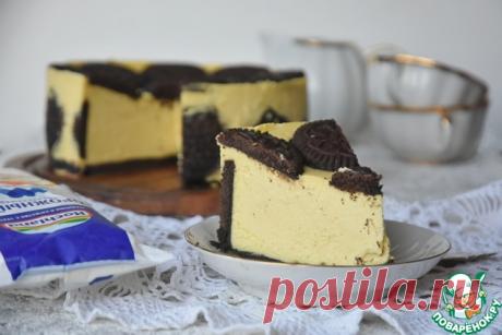 Чизкейк с шоколадным печеньем. Решила своему младшенькому) к 18- летию приготовить классический нежный сырно - творожный десерт с начинкой из творожного сливочного сыра Hochland и основой из шоколадного печенья. 
 Запеченный классический чизкейк невероятно вкусный и нежный десерт с кремовой, шелковистой текстурой и ненавязчивой сладостью.