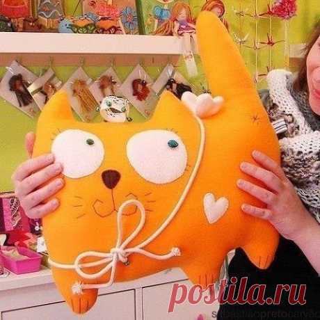 Забавные коты-подушки + выкройки.