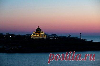 В Севастополе объявили воздушную тревогу. В Севастополе объявлена воздушная тревога. Соответствующее сообщение опубликовал губернатор города Михаил Развожаев в своем Telegram-канале. «Внимание всем! Воздушная тревога!» — написал градоначальник, под опубликованным видео со звуковым сигналом тревоги. Иных подробностей губернатор не привел.