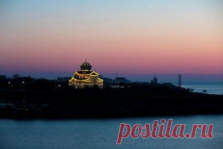 В Севастополе объявили воздушную тревогу. В Севастополе объявлена воздушная тревога. Соответствующее сообщение опубликовал губернатор города Михаил Развожаев в своем Telegram-канале. «Внимание всем! Воздушная тревога!» — написал градоначальник, под опубликованным видео со звуковым сигналом тревоги. Иных подробностей губернатор не привел.