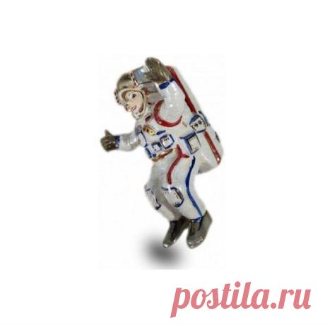 Vintage Porcelain Christmas Tree Ornament Cosmonaut in Outer | Etsy Vintage Porcelain Christmas Tree Ornament, Cosmonaut in Outer Space, USSR, Handmade, Ceramic New Year Christmas Tree Toy, Russia 60s  Christmas toy  Cosmonaut in outer space from the Cosmos  series is made of glazed porcelain with manual underglaze and overglaze painting. It has a loop and comes