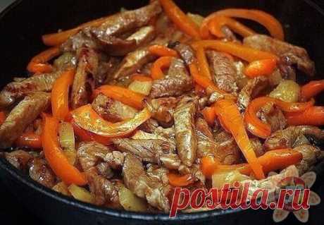 Мясо по-тайски
Ингредиенты:
• Мясо
• Перчик сладкий
• Молоко
• Карри
• Соус соевый
• Соль по вкусу
• Масло для жарки
Приготовление:
1. Мяско тоненько режем. Перчик режем кто как любит.
2. Раскаляем сковородочку или казанчик, наливаем маслица и закладываем мяско. Слегка обжариваем, затем тушим в собственном соку.
3. Как жидкость испарится, заливаем молочко и ставим на медленный газ. Тушим пока молочко не испарится.
4. После того закладываем перчик и тушим.
5. Как перчик про...