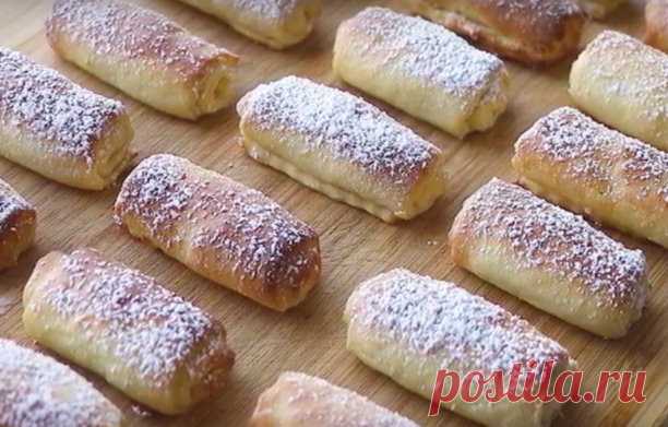 Простое печенье для домашнего чаепития. Готовится довольно быстро и просто. По себе стоимости выходит намного дешевле покупного, да и вкусовые качества выше. Поэтому если у вас есть немного времени, то стоит их приготовить. Ваша семья скажет вам «спасибо». Необходимые продукты 250 грамм творога 1 куриное яйцо 90 грамм сливочного масла 1 столовая ложка сахара 1 чайная ложка ванилина 210 грамм пшеничной муки 1 чайная ложка разрыхлителя 50 грамм измельченных орехов Начинаем п...