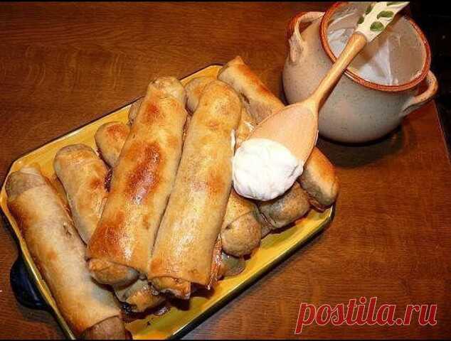 ​​Вкусные пирожки из тонкого теста

Готовятся довольно быстро и без особых хлопот!

Ингредиенты

2 стакана муки
1/2 стакана масла растительного
1/2 стакана теплой воды
1/2 чайной ложки соли

Замешиваем тесто. Тесто будет мягонькое и, может показаться, что оно еще хочет муки. Не соблазняйтесь - потом, при раскатывании будете 