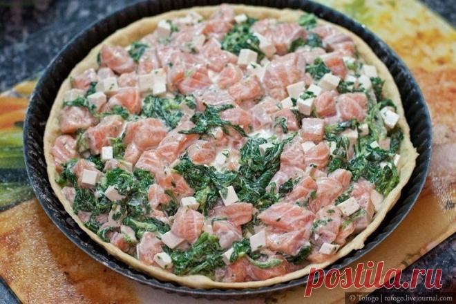 Как приготовить пирог с семгой, брынзой и шпинатом - рецепт, ингридиенты и фотографии