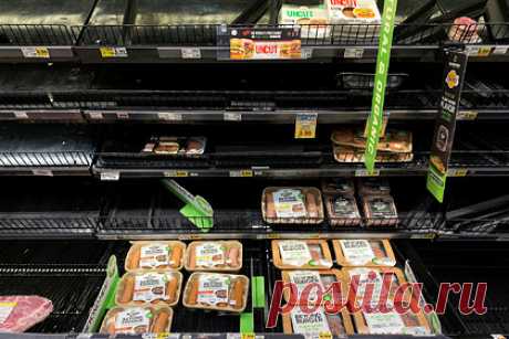 Американскому производителю растительного мяса закрыли дорогу в Россию. Продукция американского производителя растительных аналогов мяса Beyond Meat, одного из крупнейших в мире, перестала проходить российскую таможню. Чиновники решили, что она попадает под продуктовое эмбарго. Дистибутор Alianta Group обжаловал действие таможенников и выиграл дело, но восстановить импорт будет непросто.