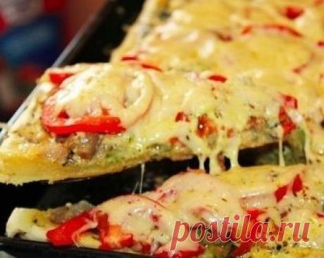 Пицца, которая сводит с ума

Ингредиенты:
-Мука — 500 г
-Вода — ½–1 стакана
-Масло сливочное — 100 г
-Соль — 1 щепотка
-Сахар — 1 щепотка
-Помидоры — 4 шт.
-Баклажаны — 2 шт.
-Перец болгарский — 1 шт.
-Цукини — 2 шт.
-Сыр — 300 г
-Сметана — 200 г
-Масло растительное — 1 ст. л.
-Асафетида — 1 ч. л.
-Куркума — 1 ч. л.
-Прованские травы — 3 ст. л.

Приготовление:
1. Подготовьте ингредиенты.
2. Раскатайте тесто и поставьте в духовку на 15¬–20 минут.
3. Приготовление соуса. Мож...