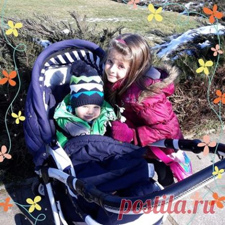 (12) Facebook