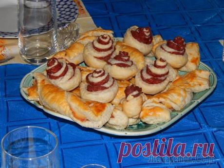 Новые идеи к праздничному столу. Идея №2 Закусочные пирожки из слоеного теста «Роза» и «Слоёные косички»