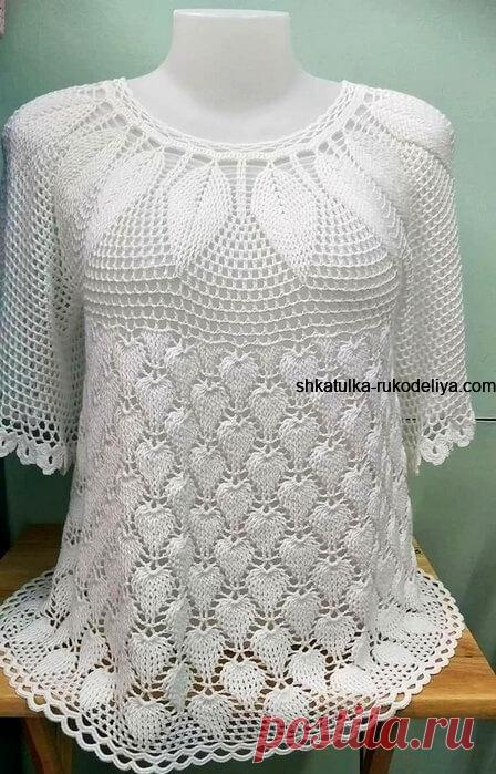 Кофточка связана крючком на весну из комфортной пряжи. Украшает кофточку круглая кокетка с оригинальным узором объёмных листиков и ажурными вставками