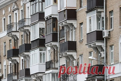 Россиянам раскрыли способы сэкономить на ремонте жилья. Выгоднее всего начинать ремонт жилья осенью, зимой или в начале весны — в эти сезоны невысокий спрос на материалы, и строительные гипермаркеты устраивают распродажи. Способы сэкономить деньги на переустройстве дома или квартиры раскрыли россиянам эксперты в области дизайна.