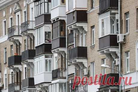 Россиянам раскрыли способы сэкономить на ремонте жилья. Выгоднее всего начинать ремонт жилья осенью, зимой или в начале весны — в эти сезоны невысокий спрос на материалы, и строительные гипермаркеты устраивают распродажи. Способы сэкономить деньги на переустройстве дома или квартиры раскрыли россиянам эксперты в области дизайна.