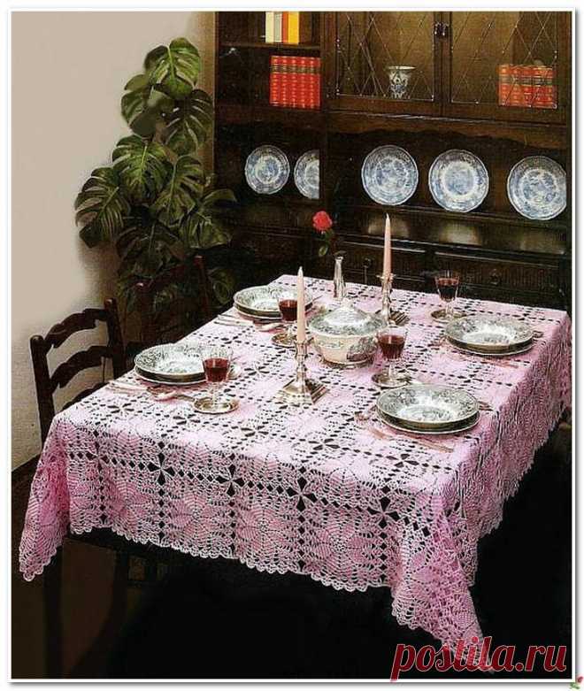 Розовая скатерть мотивами.