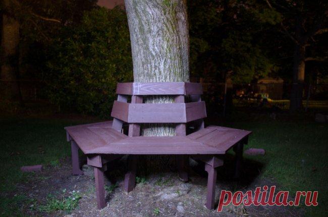 Шестиугольная скамья из деревянных поддонов