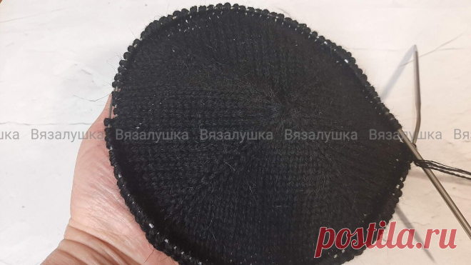 Как связать актуальную в морозы двойную шапку 