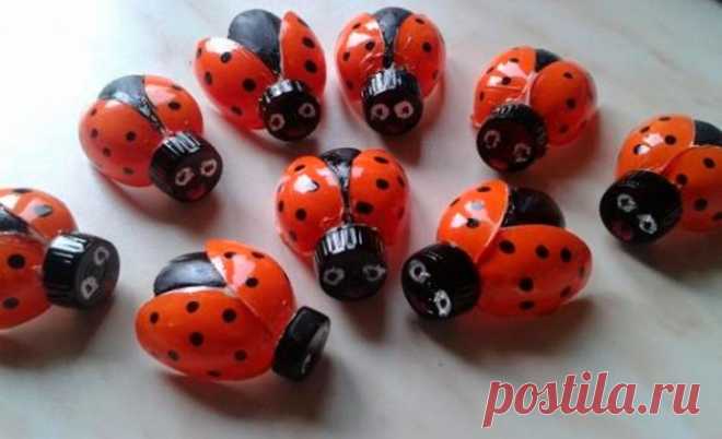 Божьи коровки из пластиковых ложек