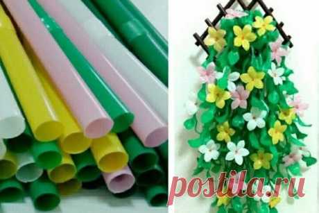 Как сделать цветы из коктейльных соломинок Как вы думаете, из чего сделано это цветочное кашпо? Из коктейльных разноцветных пластиковых трубочек! Сложно в это поверить, но смастерить такую красоту своими руками может любой из нас. Но только надо знать как. Об этом пойдет речь в нашем сегодняшнем материале. Разработал урок тайский мастер, автор канала Prapassorn Pigulthong. Посмотрев