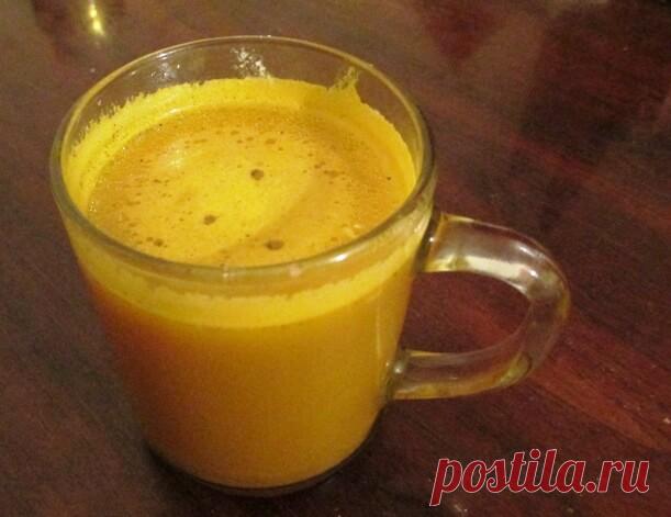 Чай из куркумы рецепт. Чай из куркумы является популярным напитком в Азии и называют там его как «жидкое золото». Считается, что такое название этот напиток имеет за свои ценные лечебные свойства и его золотой цвет. А ценится это растение в первую очередь из-за содержания в нем активного соединения куркумина. Это лекарственное растение обладает сильными противовоспалительными свойствами и этот золотой...