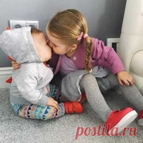 Храни, судьба, наших детей. Да будет ровной их дорога. И пусть богатства чашу не дольешь, Но вот здоровья… дай им очень много!