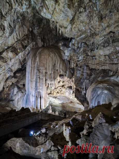 Загляни вглубь Земли! Новоафонская пещера.

Представь: ты едешь на мини-поезде по подземным тоннелям, а вокруг открываются залы с фантастическими названиями: «Зал Анакопия», «Зал спелеологов». Фотографии не передают и половины этого величия!

#Абхазия #НовАфон #пещера #подземныйМир #туризм #отдыхнаЧерномМоре #красивыеМеста #путешествиепороссии #приключения