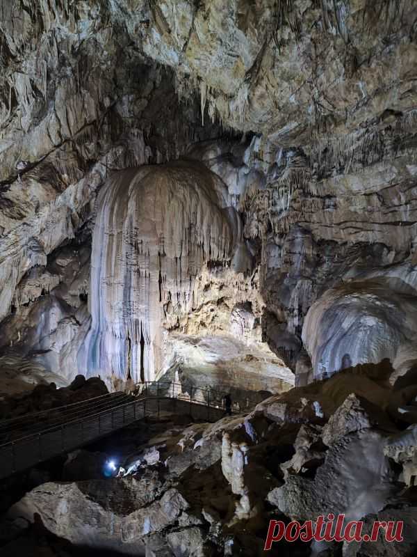 Загляни вглубь Земли! Новоафонская пещера.

Представь: ты едешь на мини-поезде по подземным тоннелям, а вокруг открываются залы с фантастическими названиями: «Зал Анакопия», «Зал спелеологов». Фотографии не передают и половины этого величия!

#Абхазия #НовАфон #пещера #подземныйМир #туризм #отдыхнаЧерномМоре #красивыеМеста #путешествиепороссии #приключения