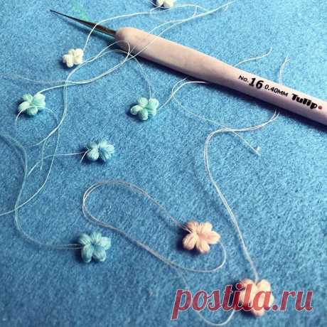 This is how i make my crochet jewelry. The flowers are carefully hand crocheted 1 by 1 from sewing thread. It takes almost 3 hours or even more to finish a pair of earrings depend on the design.
.
.
. .
#crochetgram #crochetaccessories #crochetjewelry #handmadejewelry #handmadejewellery #handcrafted #handmadeflowers #sgmummy #sgmom #sgfashion #weddingku #bridesmaidgift #sgbridesmaids #sgbridesmaid #mompreneur #mommytime #weddingjewelry #weddingnecklace #marchmeetthemaker #...