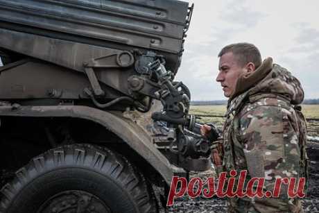 ВСУ обстреляли жилой дом в Лисичанске. Вооруженные силы Украины (ВСУ) обстреляли жилой многоквартирный дом в Лисичанске Луганской народной республики (ЛНР). В результате удара повреждены три верхних этажа здания. Под завалами могут находиться люди. Ранее от украинского обстрела в Белгородской области пострадали три человека.