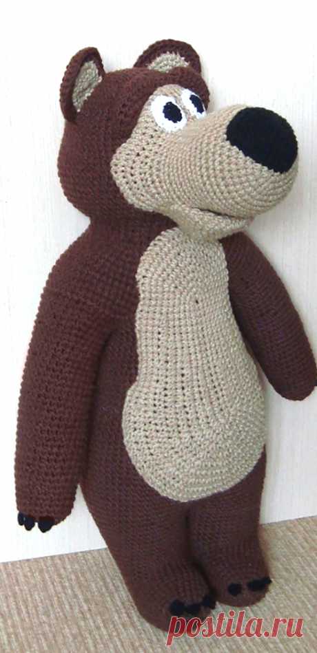 PDF Медведь крючком. FREE crochet pattern; Аmigurumi animal patterns. Амигуруми схемы и описания на русском. Вязаные игрушки и поделки своими руками #amimore - большой медведь, медвежонок, мишка из детского мультфильма &quot;Маша и Медведь&quot;.