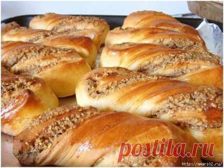 Булочки с ореховой начинкой.