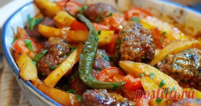 Кёфте по-измирски / Izmir koftesi        Мне посчастливилось участвовать в проекте Cook Eat Smile  и написать для нового номера небольшую статью про Измир и кухню Измира  Там ...